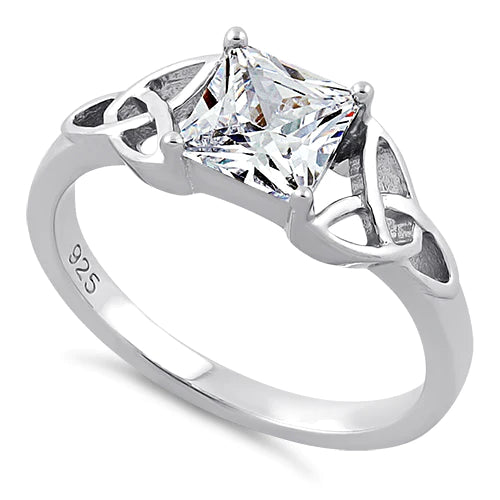 ANILLO EN PLATA PIEDRA CUADRADA SIGNO CELTA