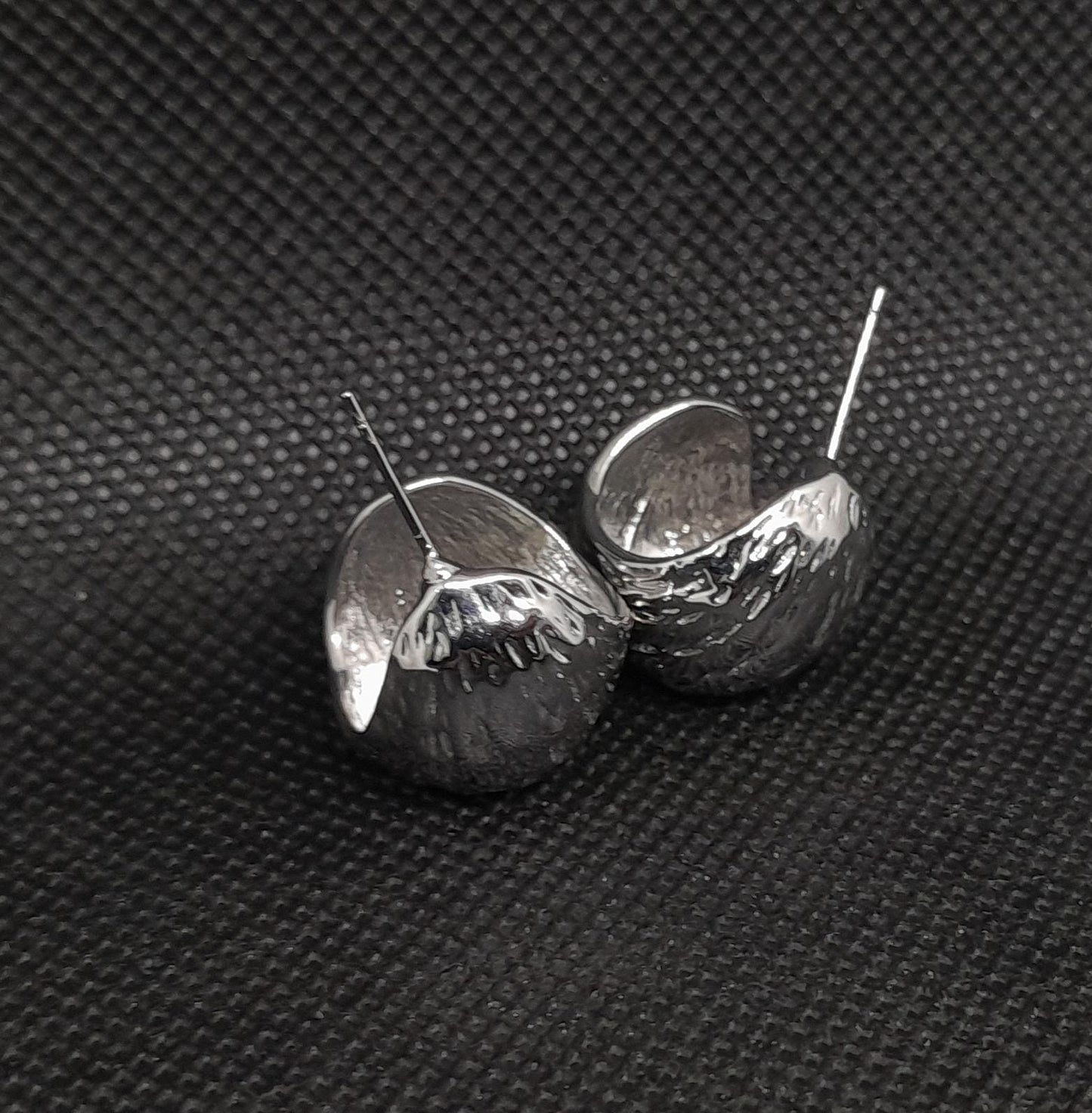 Arete Tipo Candonga con Diseño Martillado AMCMP20