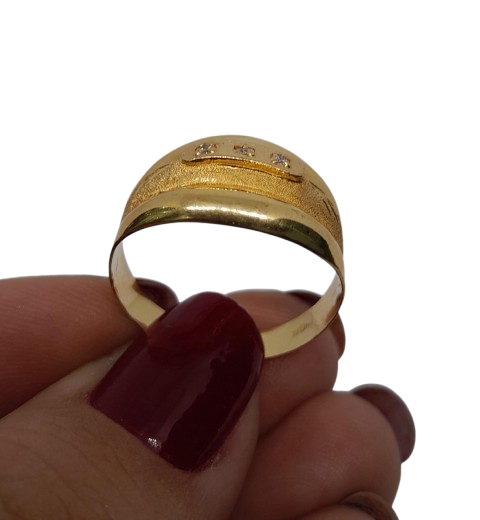 Anillo en Oro 18 Kilates con Estilo Ancho y 3 Circones Centrales AOP
