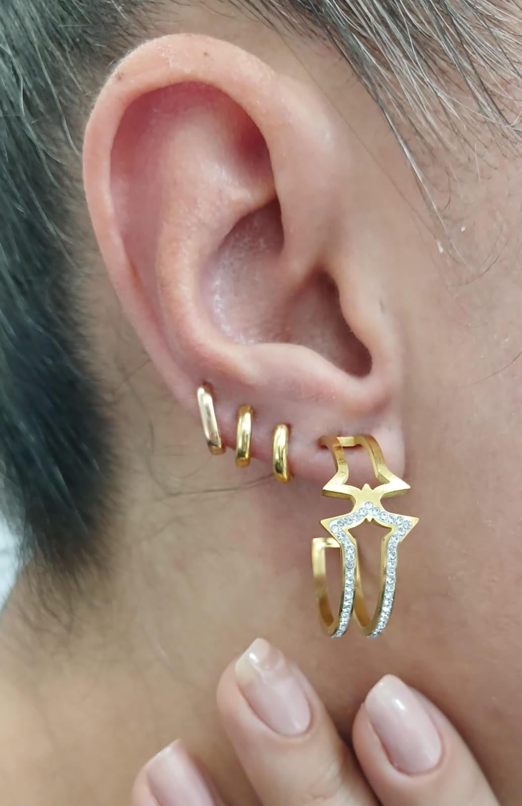 Candonga Dorada de Acero con Microcircones: Brillantez y Sofisticación
