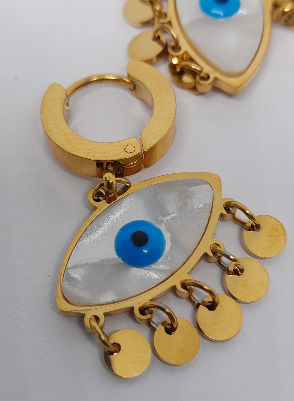 Aretes con Diseño de Ojo Turco y Esferas Colgantes en Acero AOTD8610