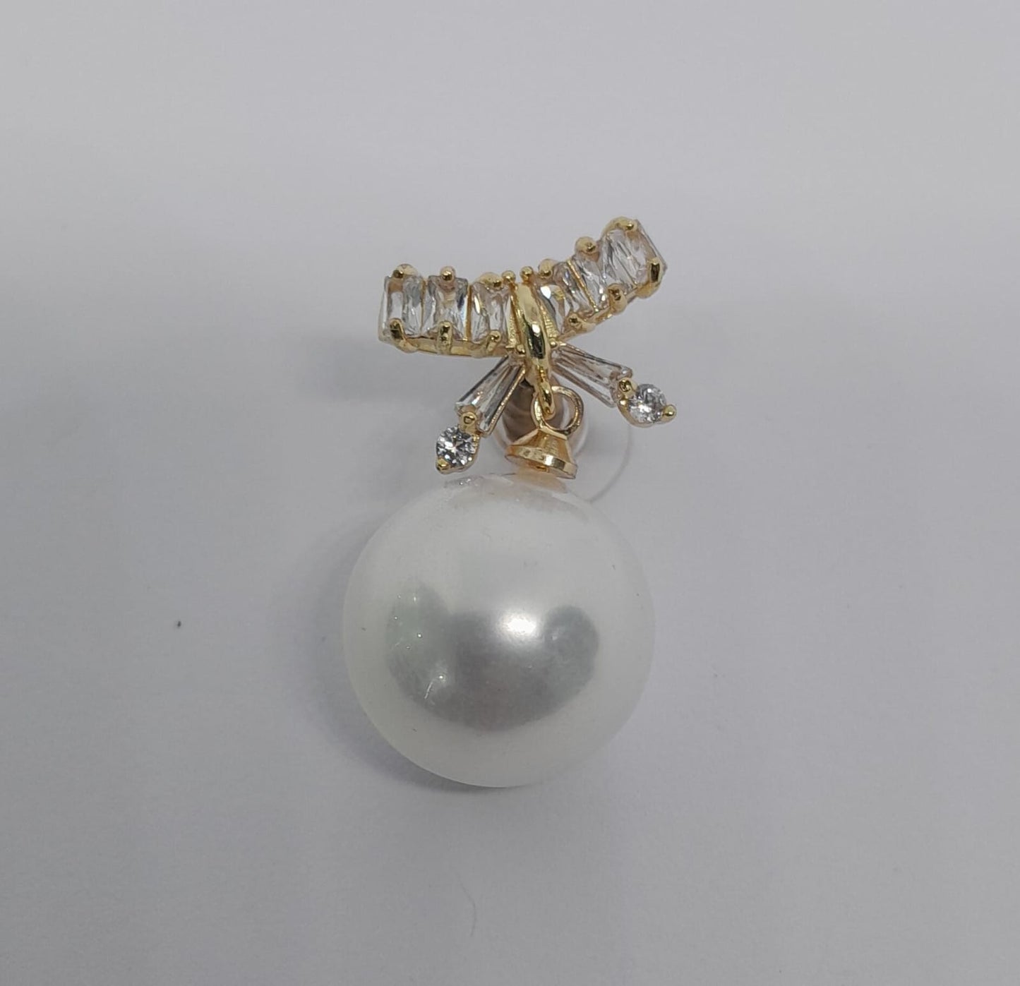 Aretes Tipo Topo con Perla Grande y Diseño en Microcristales APC3