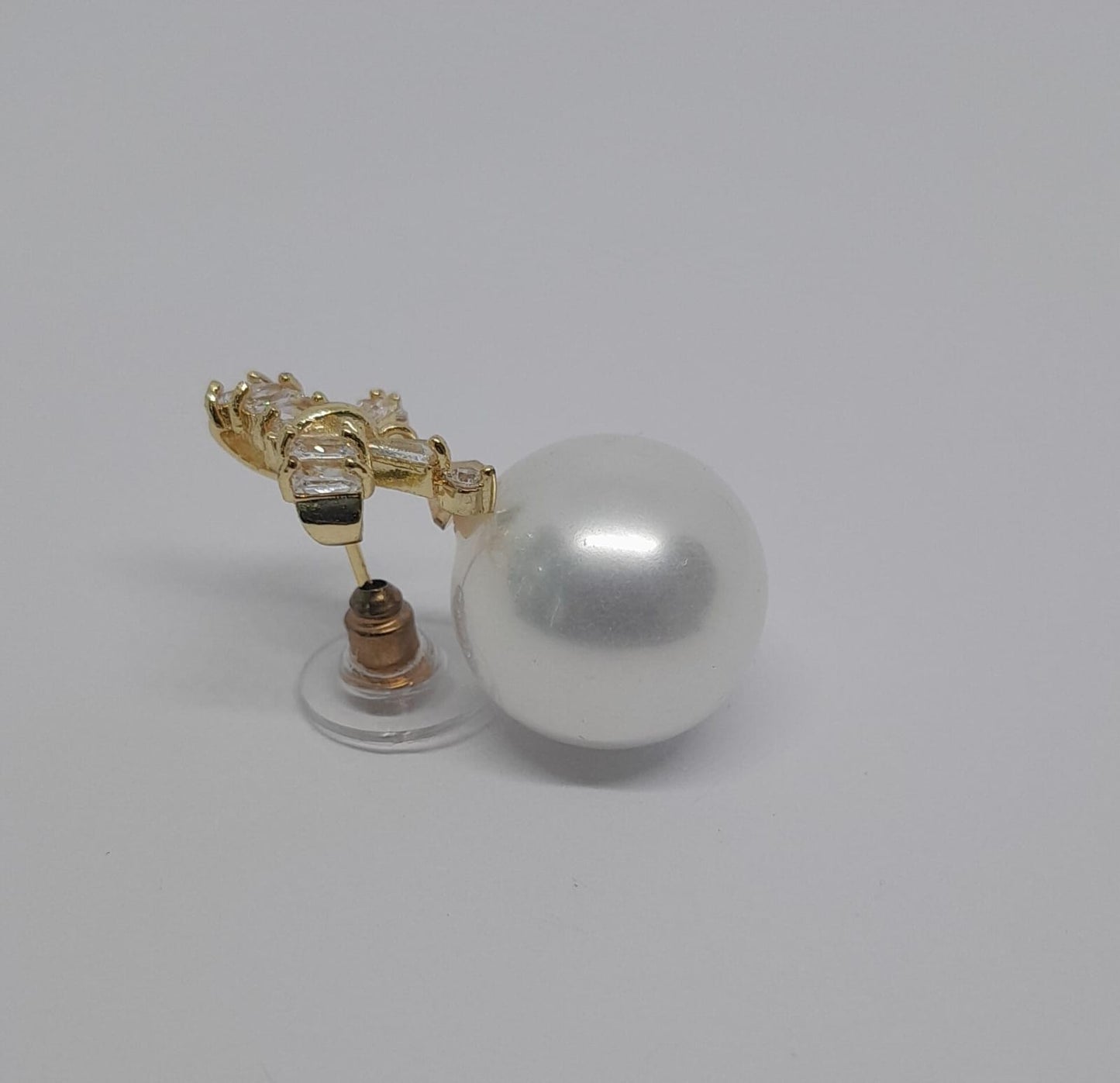 Aretes Tipo Topo con Perla Grande y Diseño en Microcristales APC3