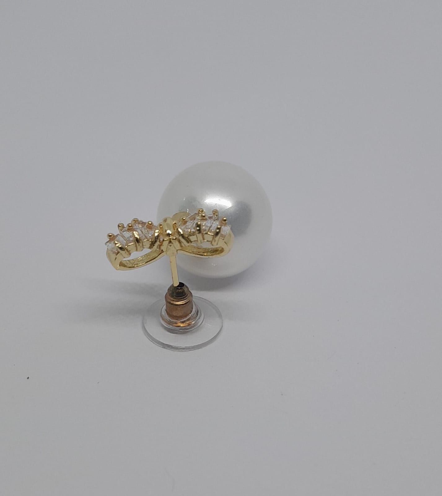 Aretes Tipo Topo con Perla Grande y Diseño en Microcristales APC3