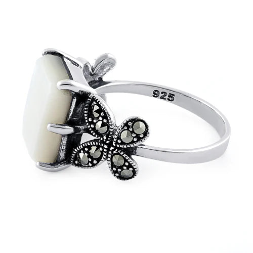 anillo en plata ley 925 con diseño de mariposas laterales y central en nacar APCH17