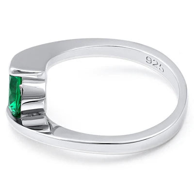 ANILLO EN PLATA CON BIZEL REDONDO PIEDRA VERDE APCH53
