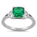 ANILLO EN PLATA LEY 925 CON CIRCON COLOR ESMERALDA CUADRADO Y DISEÑO CELTA EN LATERALES L22
