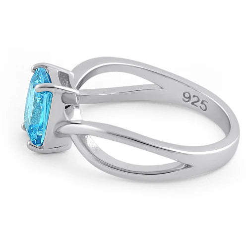 ANILLO EN PLATA DISEÑO TORCIDO CON CIRCON COLOR TOPACIO AZUL