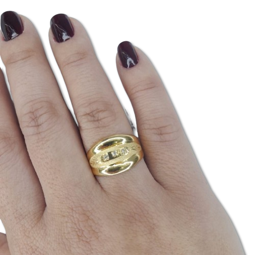 Anillo en Oro 18 Kilates con Estilo Ancho y 3 Circones Centrales AOP