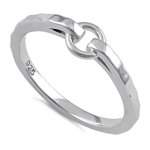 ANILLO EN PLATA MARTILLADA CON ARGOLLA CENTRAL