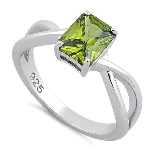 ANILLO EN PLATA TORCIDO CON PERIDOT CORTE ESMERALDA APCH51