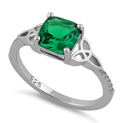 ANILLO EN PLATA LEY 925 CON CIRCON COLOR ESMERALDA CUADRADO Y DISEÑO CELTA EN LATERALES L22