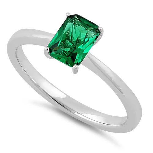 ANILLO EN PLATA LEY 925 CON CIRCON COLOR ESMERALDA CORTE RADIANTE L32